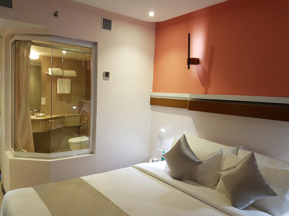 Hotel The Blooms Cochin à Kochi Extérieur photo