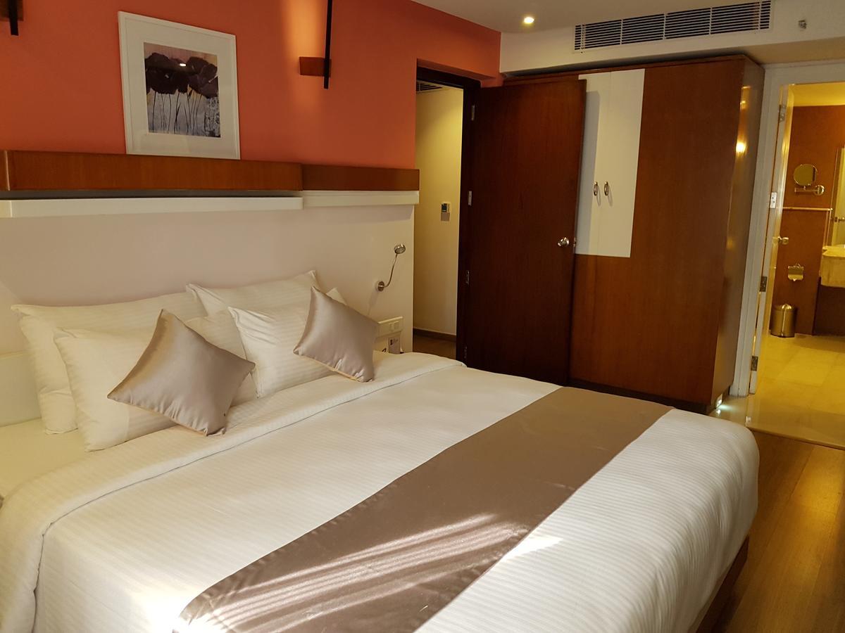 Hotel The Blooms Cochin à Kochi Extérieur photo