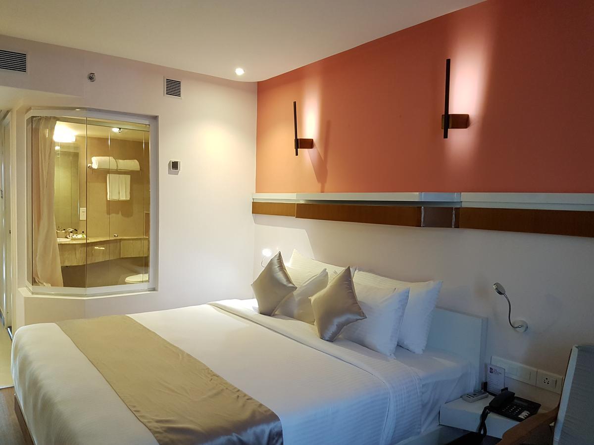 Hotel The Blooms Cochin à Kochi Extérieur photo