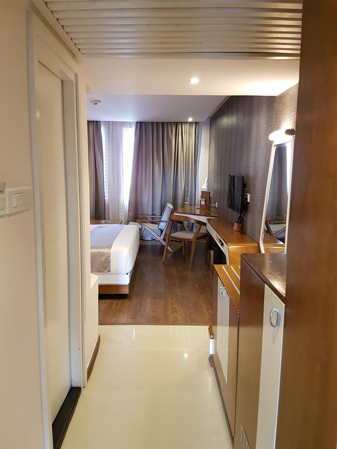 Hotel The Blooms Cochin à Kochi Extérieur photo