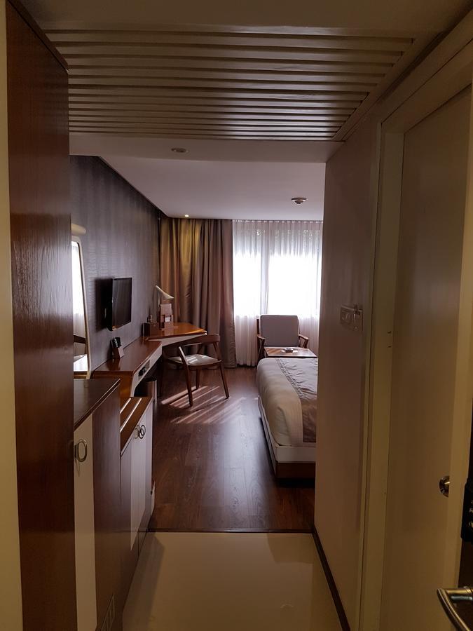 Hotel The Blooms Cochin à Kochi Extérieur photo