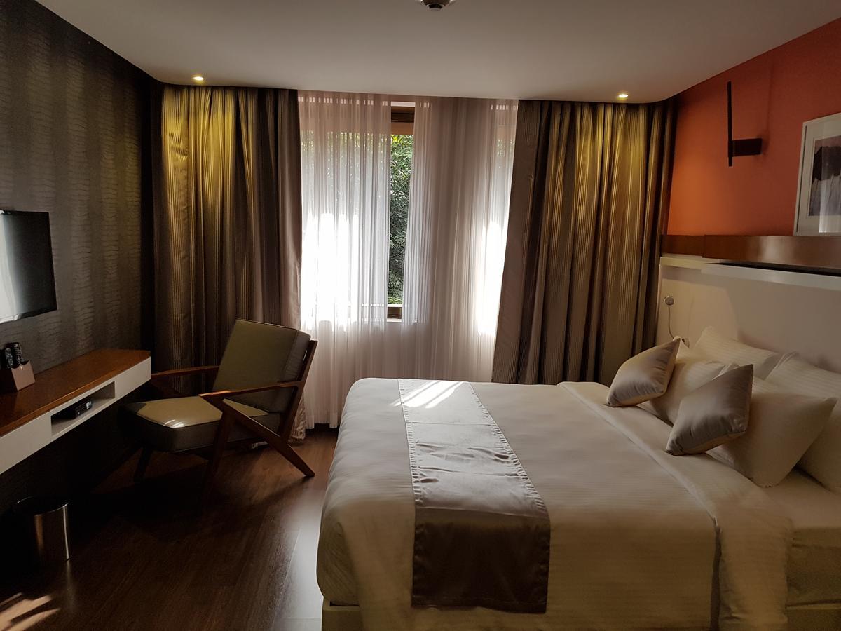 Hotel The Blooms Cochin à Kochi Extérieur photo